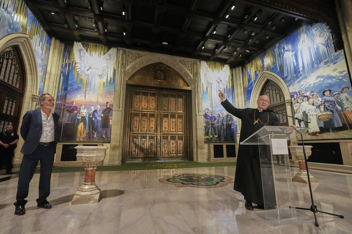 A massive mural honoring NYC immigrants now fills the entrance to St. Patrick’s Cathedral | iNFOnews.ca A massive mural honoring NYC immigrants now fills the entrance to St. Patrick’s Cathedral | iNFOnews.ca