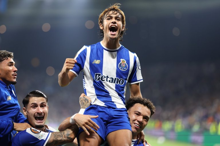 Roma seals Mora signing from Porto as emotional teenager gets a 500-fan welcome | iNFOnews.ca