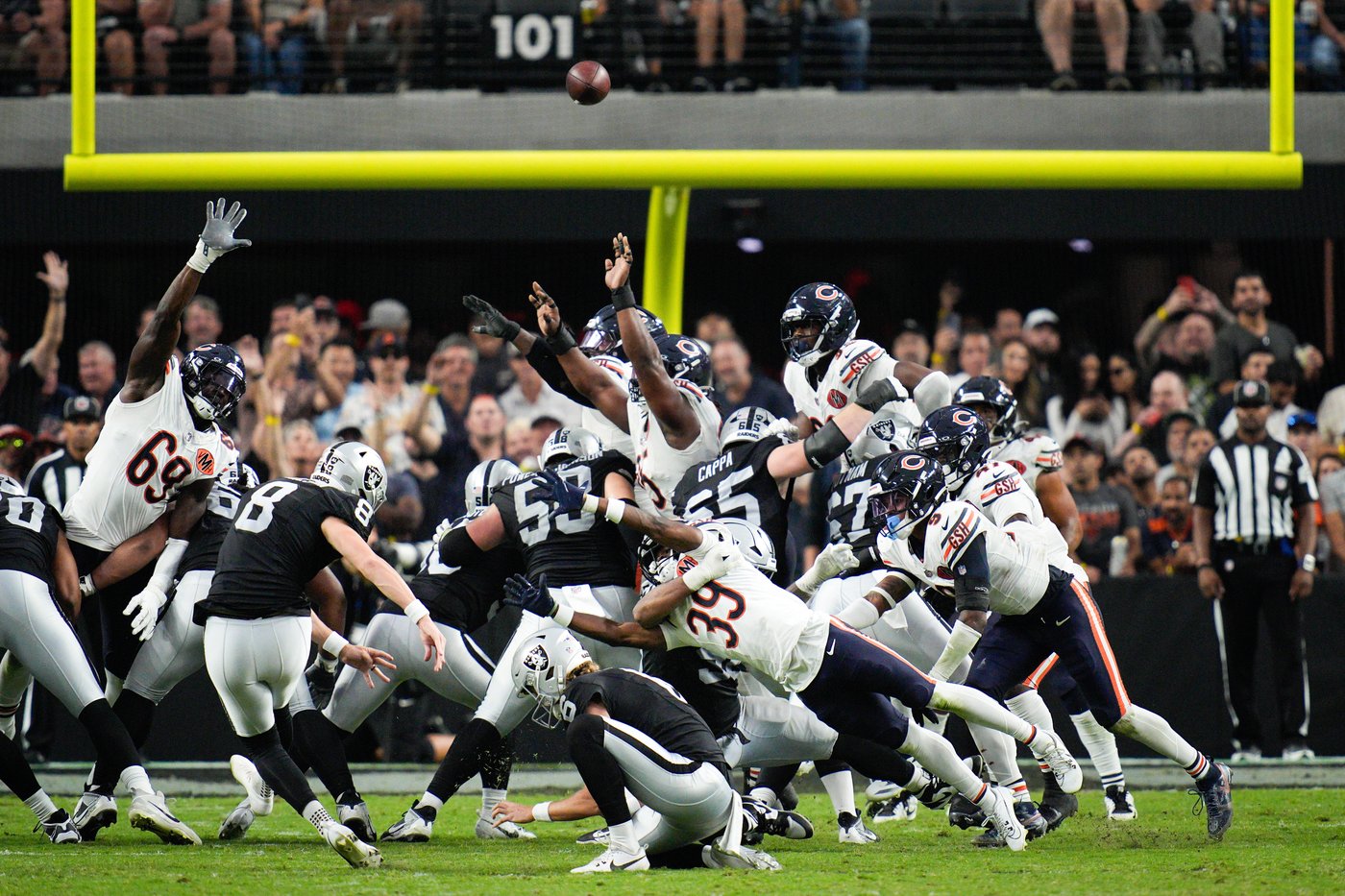 Josh Blackwell blocks field goal to preserve Bears' rally for 25-24 win over Raiders | iNFOnews.ca Josh Blackwell blocks field goal to preserve Bears' rally for 25-24 win over Raiders | iNFOnews.ca
