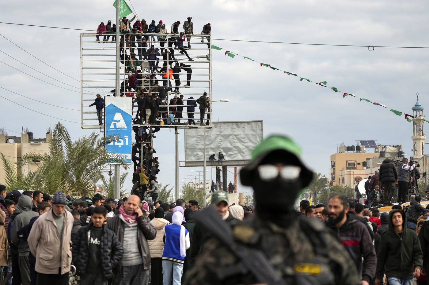 Hamas releases 3 frail-looking Israeli hostages for Palestinian prisoners under Gaza ceasefire | iNFOnews.ca Hamas releases 3 frail-looking Israeli hostages for Palestinian prisoners under Gaza ceasefire | iNFOnews.ca