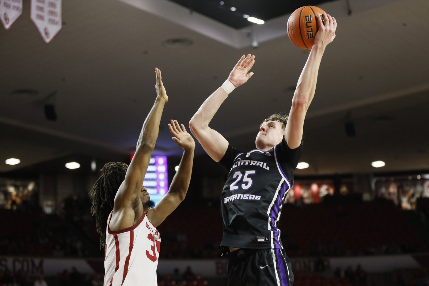 Duke Miles scores a season-high 29 points and No. 14 Oklahoma beats Central Arkansas 89-66 | iNFOnews.ca