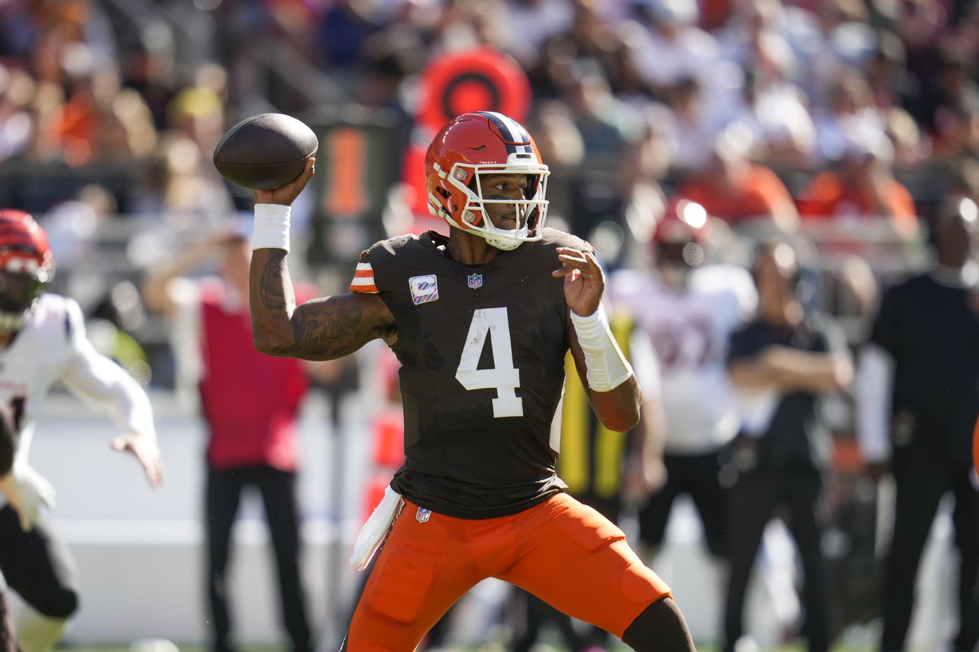 Browns QB Watson suffers likely season-ending Achilles injury. Teammates upset some fans cheered | iNFOnews.ca