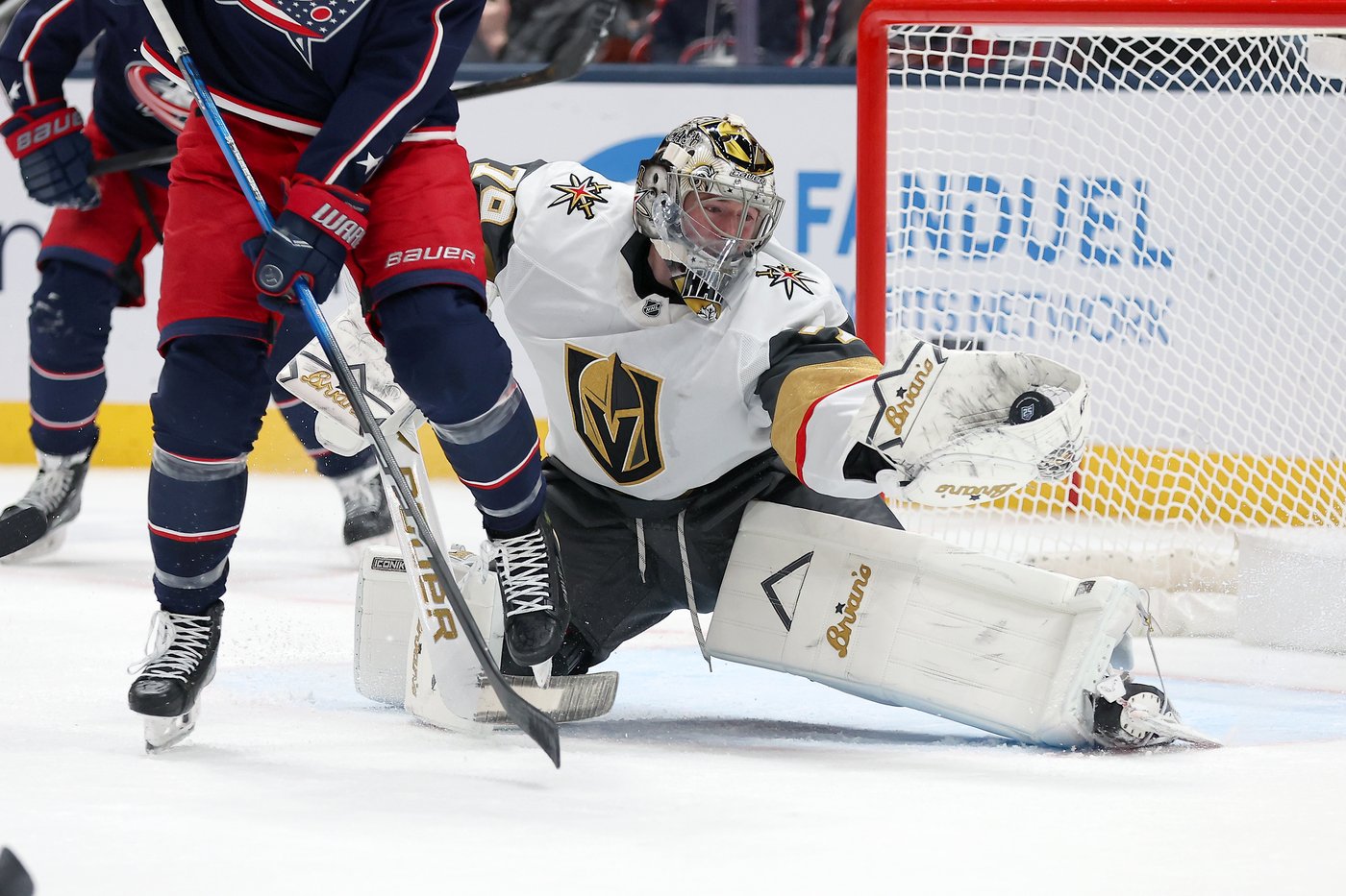 Hutton, McNabb lift Golden Knights past Blue Jackets 3-2 | iNFOnews.ca