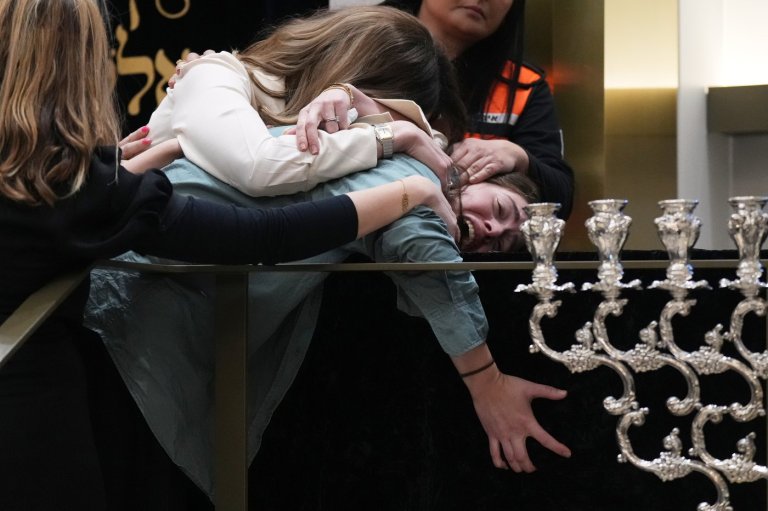 Grief, tears and anger as funerals for people slain in Australian antisemitic mass shooting begin | iNFOnews.ca