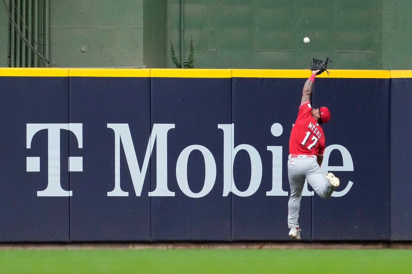 Reds' Dane Myers taken to the hospital after he crashed into the wall | iNFOnews.ca