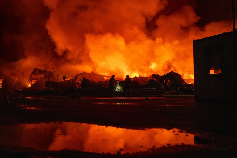 A Russian retail giant’s warehouse burns after Ukraine's latest long-range drone attack | iNFOnews.ca