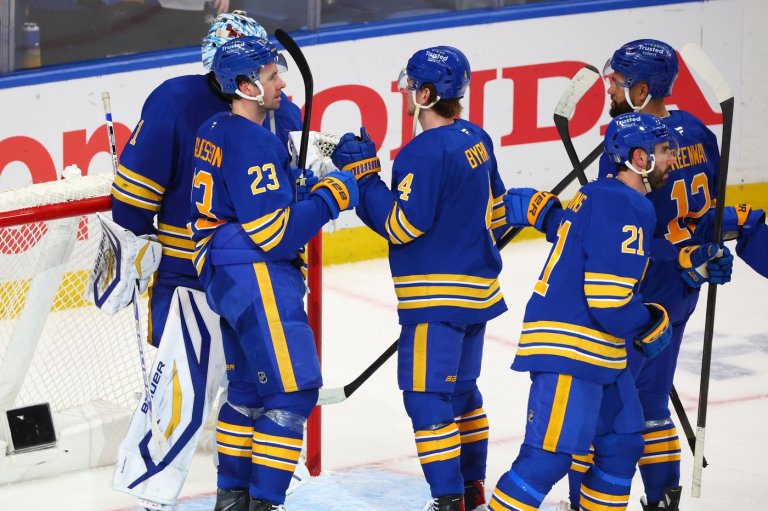 Sabres mark return to the playoffs by rallying to beat Bruins | iNFOnews.ca
