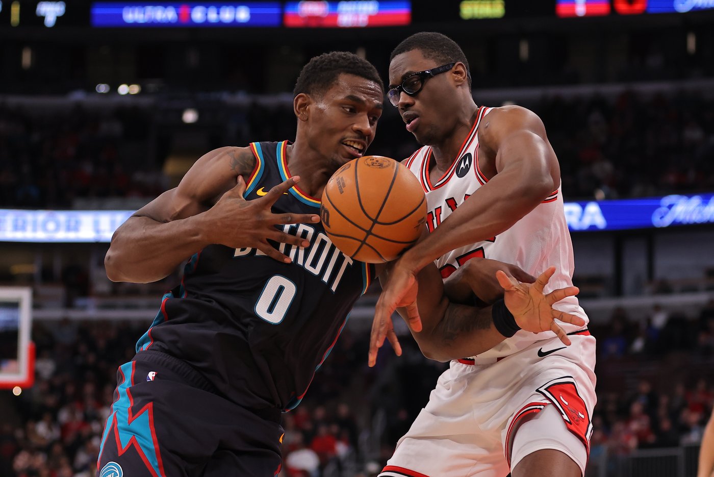 Duren with 26 points, 13 rebounds in return, Pistons top Bulls 126-110 for 5th straight win | iNFOnews.ca