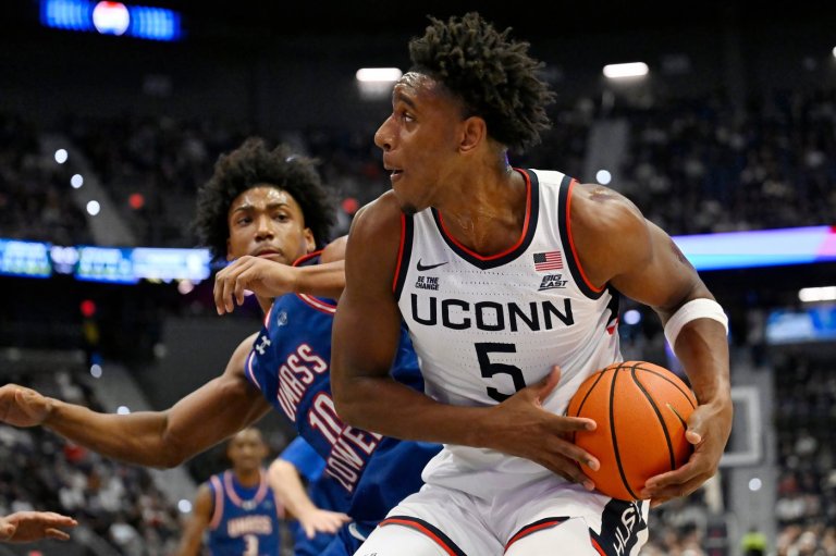 Tarris Reed scores 20, grab's 12 rebounds to lead No. 4 UConn past UMass Lowell 110-47 | iNFOnews.ca