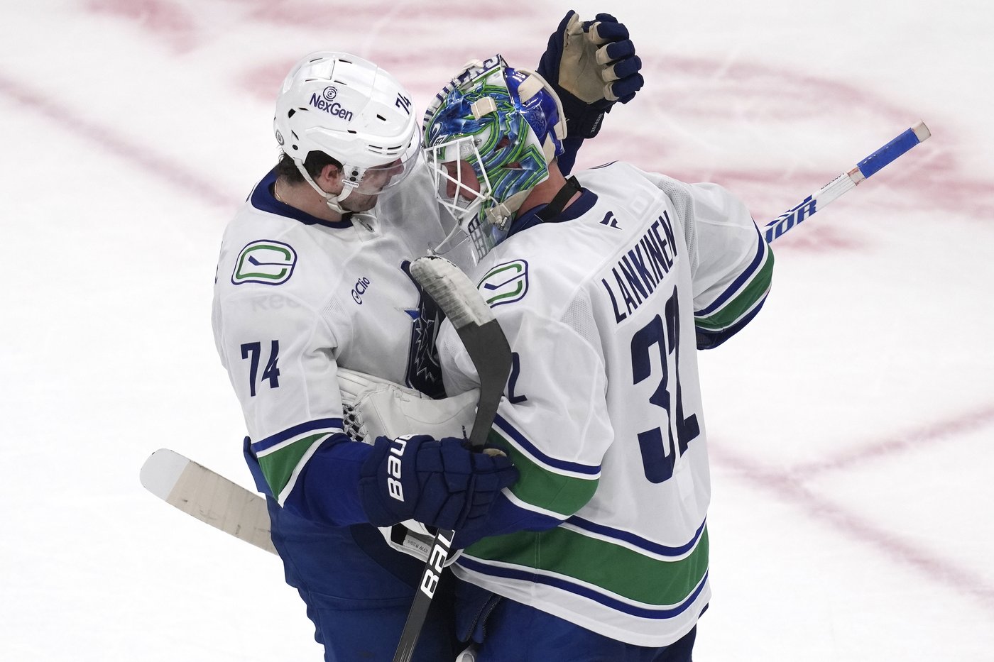 DeBrusk scores in return to Boston as Canucks shut out Bruins 2-0 behind Lankinen | iNFOnews.ca DeBrusk scores in return to Boston as Canucks shut out Bruins 2-0 behind Lankinen | iNFOnews.ca