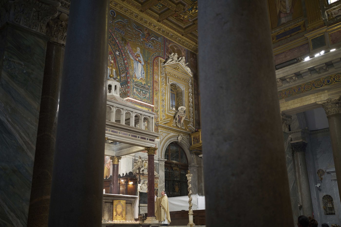 At Mass in housing projects and tourist hotspots, Romans pray next pope focuses on poverty and peace | iNFOnews.ca At Mass in housing projects and tourist hotspots, Romans pray next pope focuses on poverty and peace | iNFOnews.ca