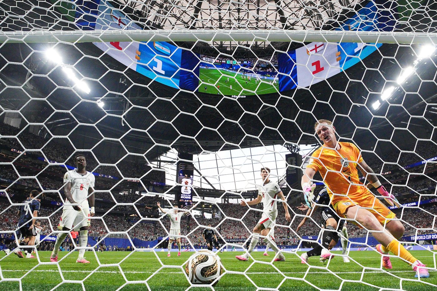 Defending champion Argentina reaches World Cup final by beating England 2-1 | iNFOnews.ca
