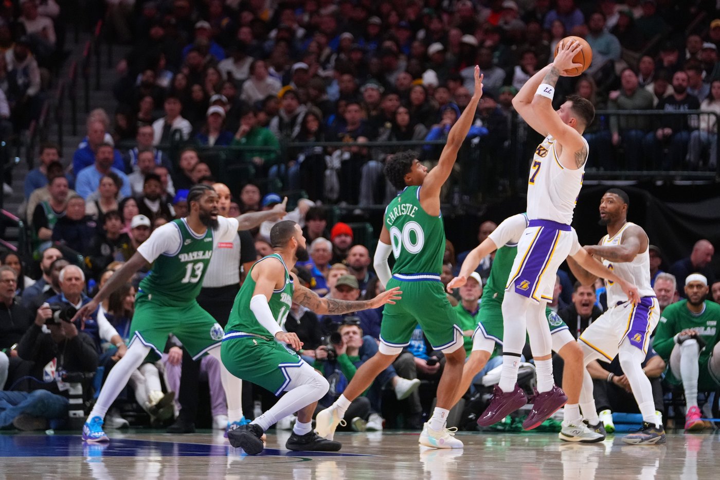 Luka Doncic's emotions ease in 2nd Dallas visit as Lakers star beats his former team again | iNFOnews.ca