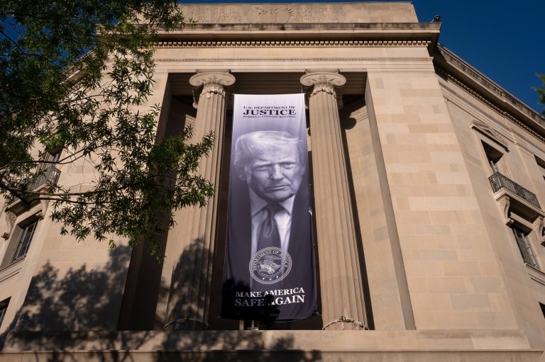 Appeals court sides with Trump in fight over subpoena of gender-affirming care provider | iNFOnews.ca