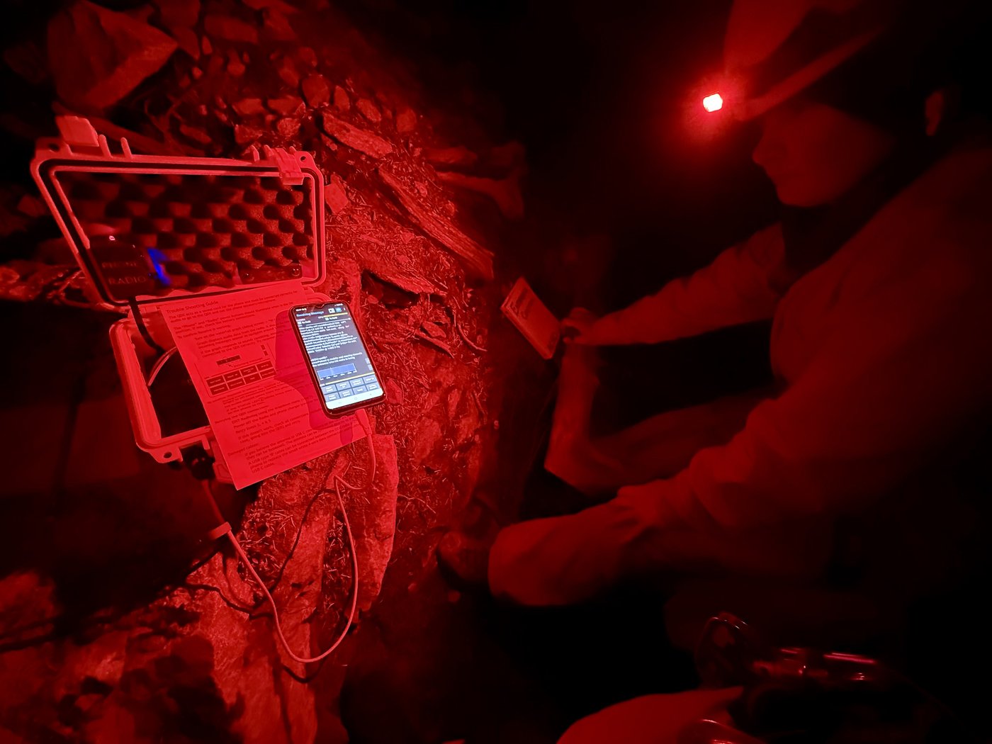 Rescuers use new tech to save caver trapped vertically in Alberta's 'Psych Squeeze' | iNFOnews.ca