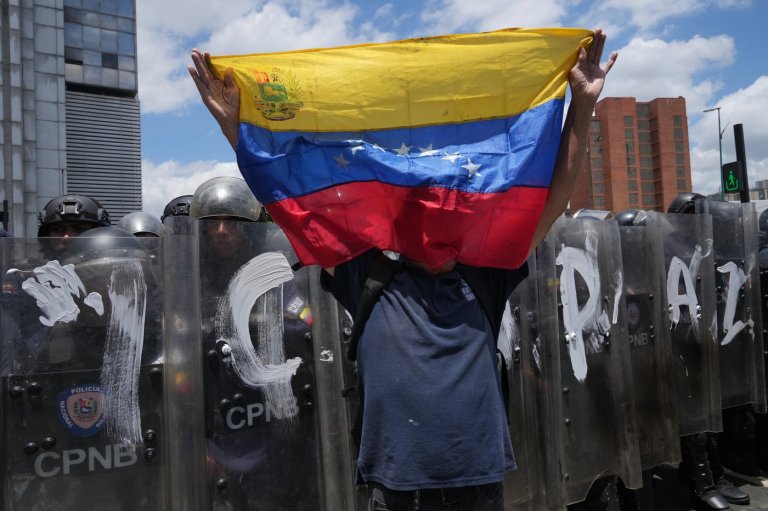 Students protest in Venezuela after deaths of political prisoner and his mother | iNFOnews.ca