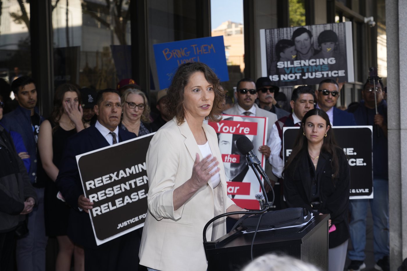 Family of Menendez brothers reject prosecutor criticism and lead rally for their release | iNFOnews.ca Family of Menendez brothers reject prosecutor criticism and lead rally for their release | iNFOnews.ca