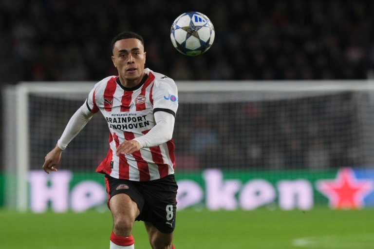 PSV coach says Sergino Dest failed to start in Champions League game after turning up late | iNFOnews.ca