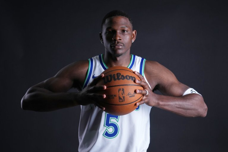 Anthony Edwards is all smiles after a position switch and a fun summer with his T-wolves teammates | iNFOnews.ca