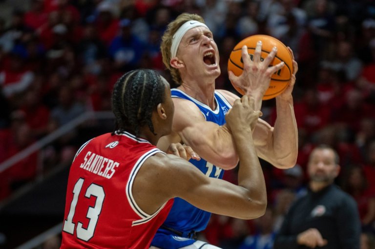 Saunders has 24 points and 14 rebounds to lead No. 9 BYU past rival Utah 89-84 | iNFOnews.ca