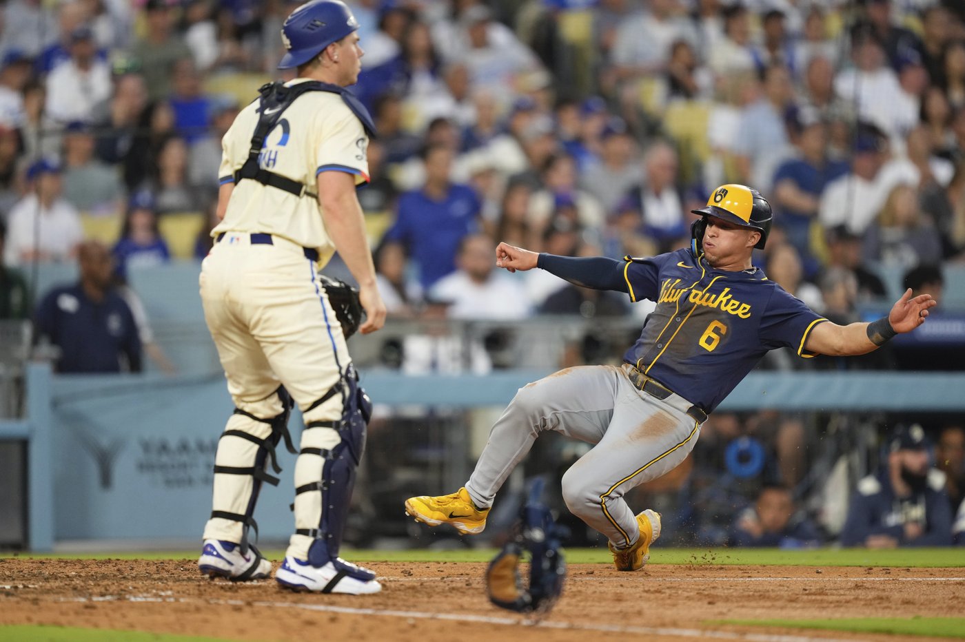 Brewers hold off Dodgers again for 9th straight win | iNFOnews.ca Brewers hold off Dodgers again for 9th straight win | iNFOnews.ca