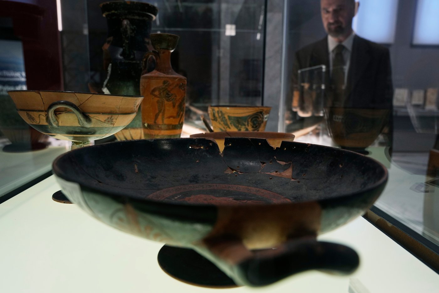 Israel returns 22 artifacts as Greece pushes to bring antiquities home | iNFOnews.ca Israel returns 22 artifacts as Greece pushes to bring antiquities home | iNFOnews.ca