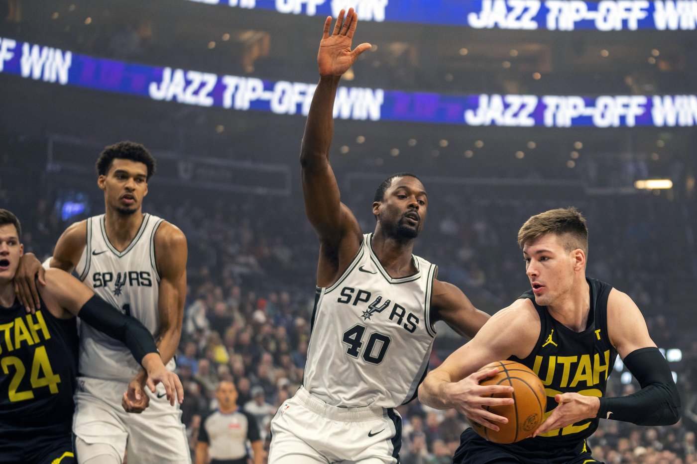 Wembanyama has 25 points and nine rebounds to lead Spurs to 106-88 win over Jazz | iNFOnews.ca
