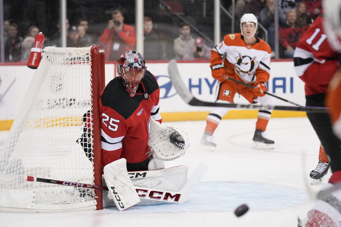 Noesen scores twice, Markstrom makes 24 saves as Devils defeat Ducks 6-2 at home | iNFOnews.ca Noesen scores twice, Markstrom makes 24 saves as Devils defeat Ducks 6-2 at home | iNFOnews.ca