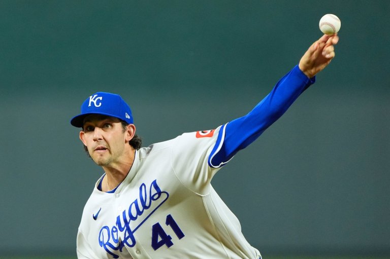 Witt homers to help the Royals beat the Diamondbacks 5-2 | iNFOnews.ca