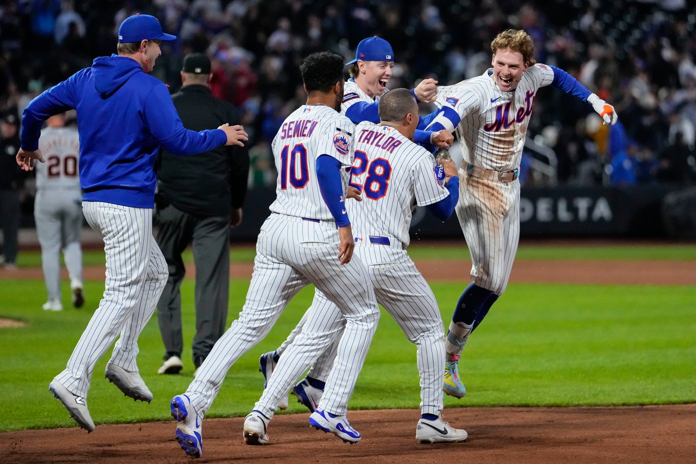 Benge walk-off single in 10th gives Mets 3-2 win over Tigers, atones for earlier misplay | iNFOnews.ca
