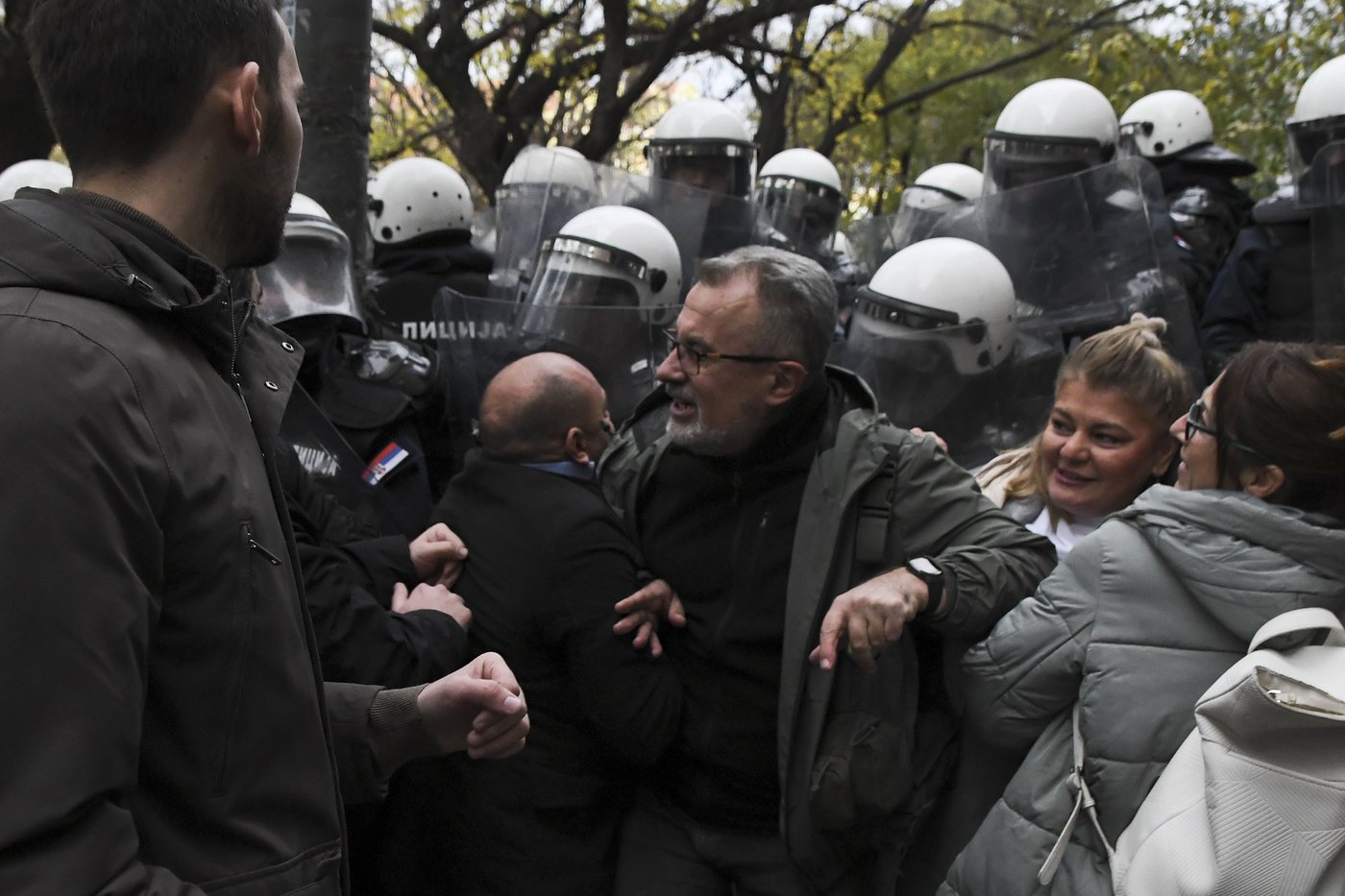 Protesters scuffle with police in Serbia as they demand arrests over a deadly roof collapse | iNFOnews.ca Protesters scuffle with police in Serbia as they demand arrests over a deadly roof collapse | iNFOnews.ca