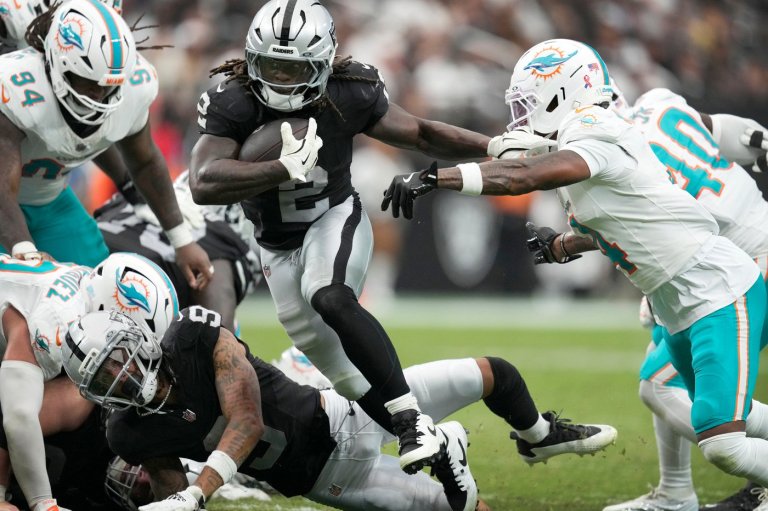 Raiders' Ashton Jeanty puts tough rookie year behind him with big debut in year 2 | iNFOnews.ca