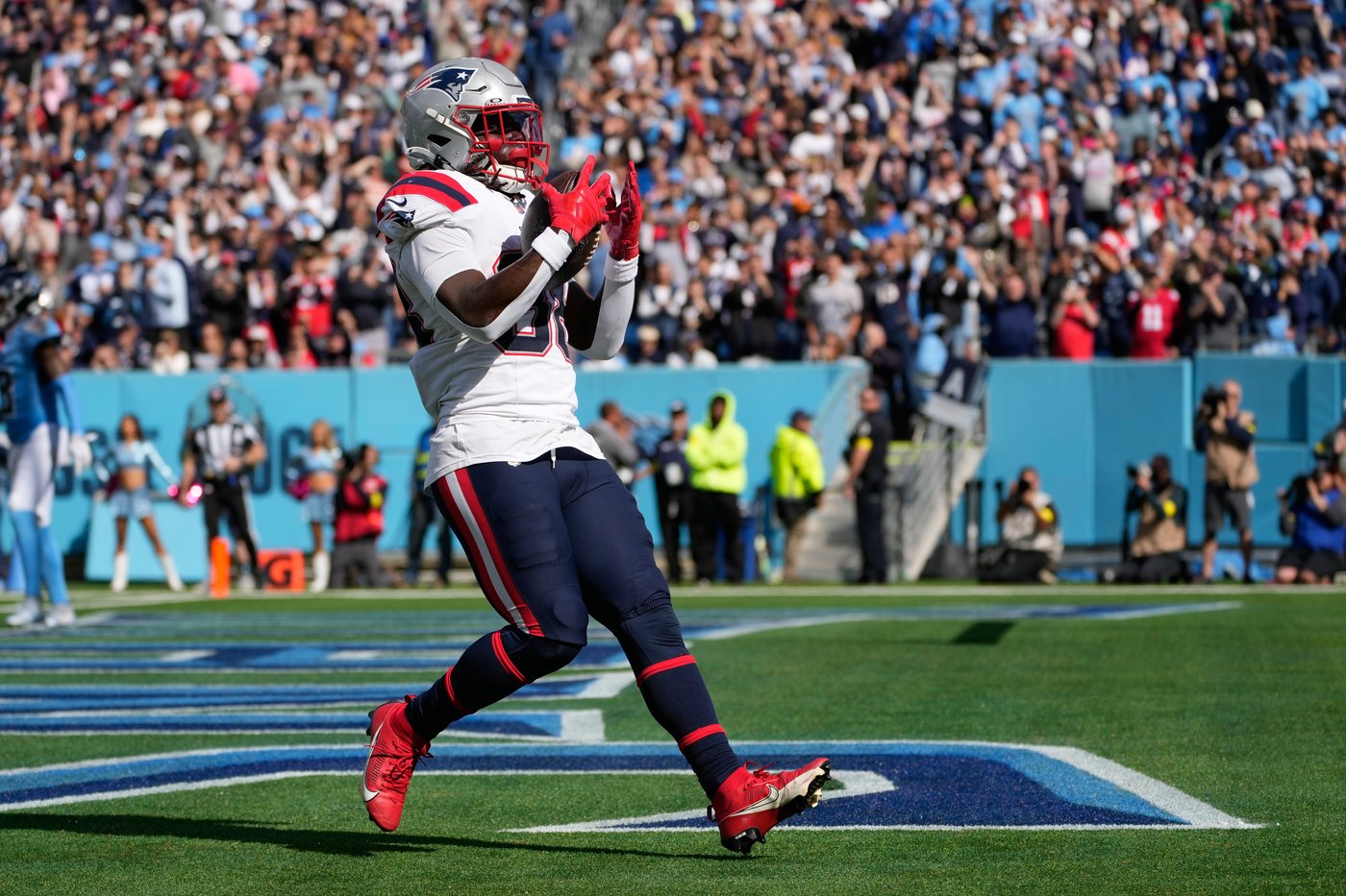 Rolling Patriots saw improvements in run game while picking up fourth straight victory | iNFOnews.ca
