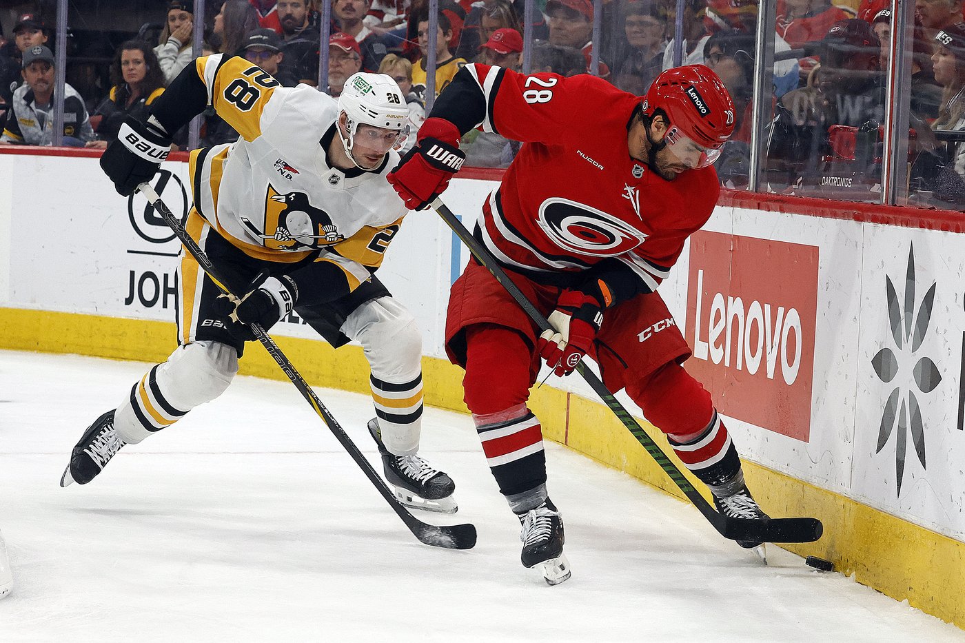 Hurricanes make it eight straight with 5-1 win over Penguins | iNFOnews.ca