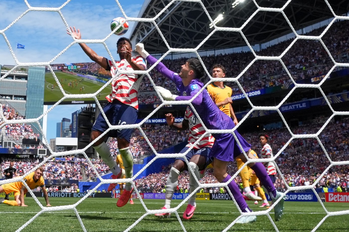 Alex Freeman, 21-year-old son of NFL standout Antonio Freeman, scores for US in World Cup win | iNFOnews.ca