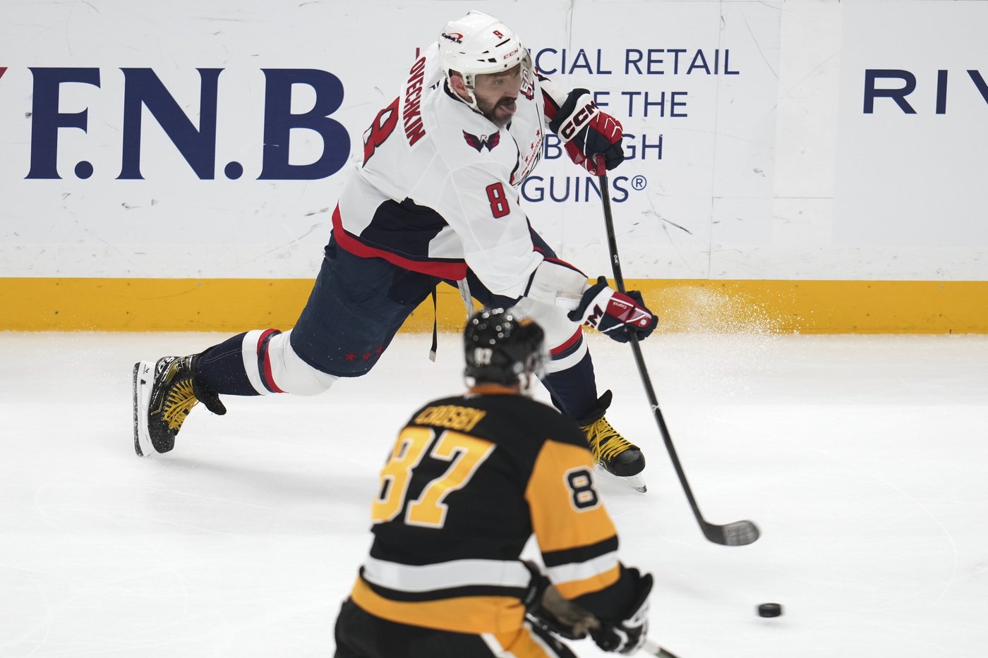 Ovechkin adds to record goal total, Crosby dazzles as Penguins top Capitals 5-2 in season finale | iNFOnews.ca