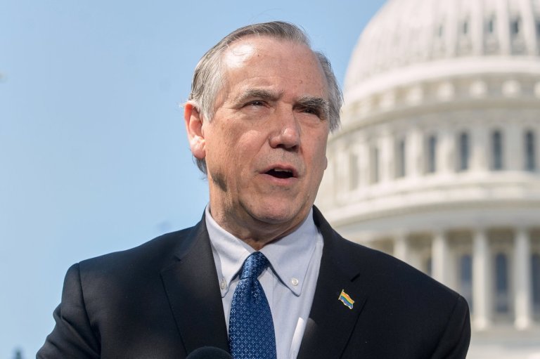 Democratic Sen. Merkley of Oregon stages marathon speech to protest Trump amid shutdown | iNFOnews.ca
