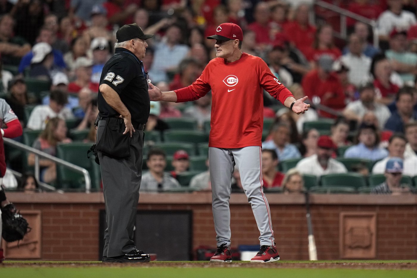 Reds fire manager David Bell after 6 seasons, name bench coach Freddie Benavides interim manager | iNFOnews.ca Reds fire manager David Bell after 6 seasons, name bench coach Freddie Benavides interim manager | iNFOnews.ca