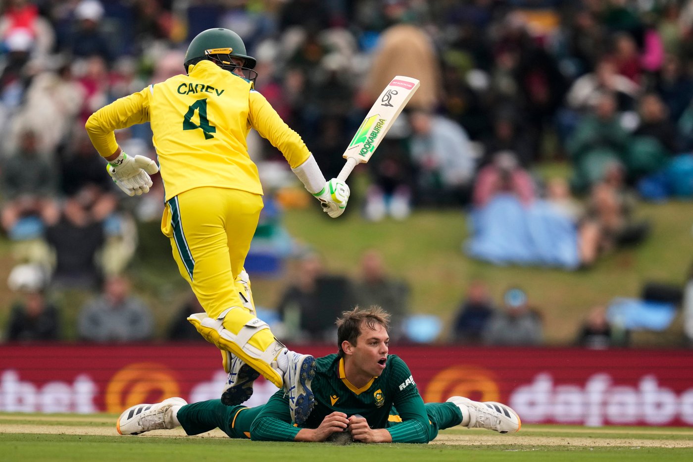 Australia denies South Africa clean sweep by winning rain-affected third ODI | iNFOnews.ca