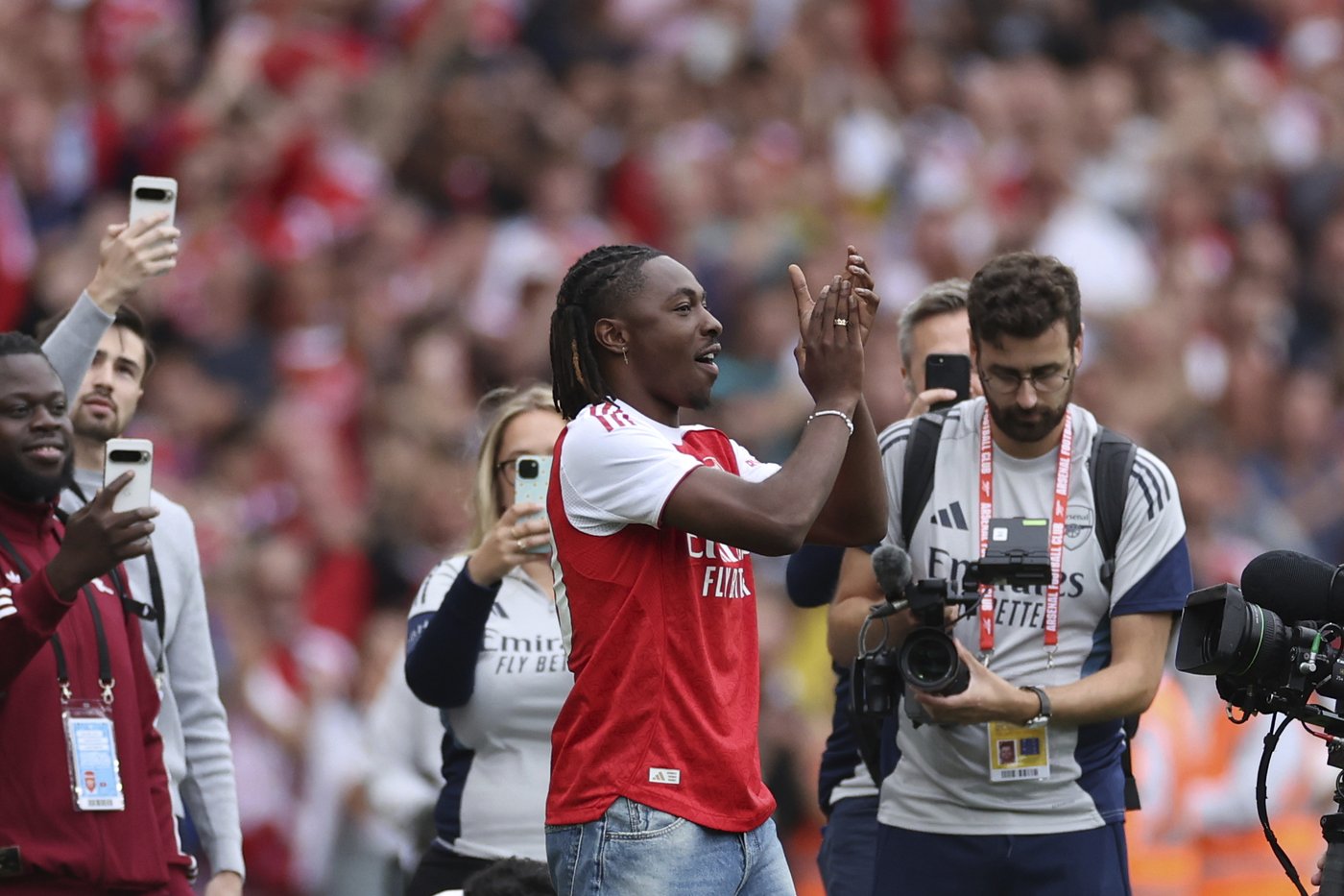 Arsenal signs Eze in reported $80M move in a homecoming for the England forward and a blow to Spurs | iNFOnews.ca
