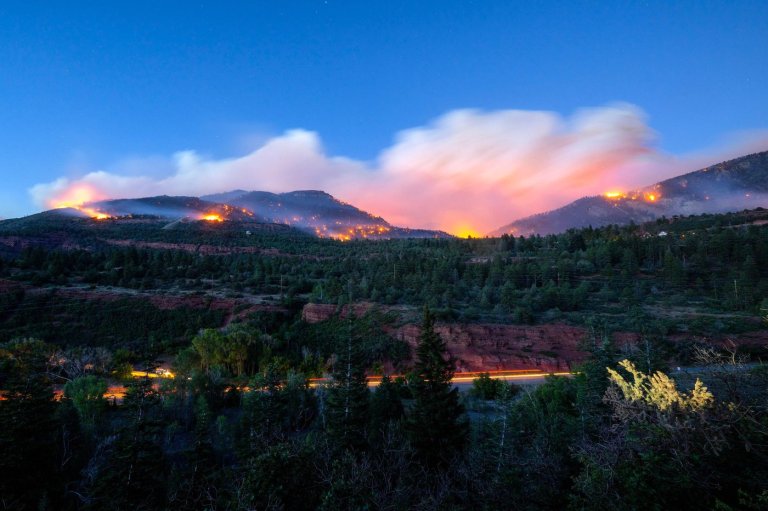Crash of an aircraft helping to fight a Colorado wildfire leaves the pilot dead | iNFOnews.ca
