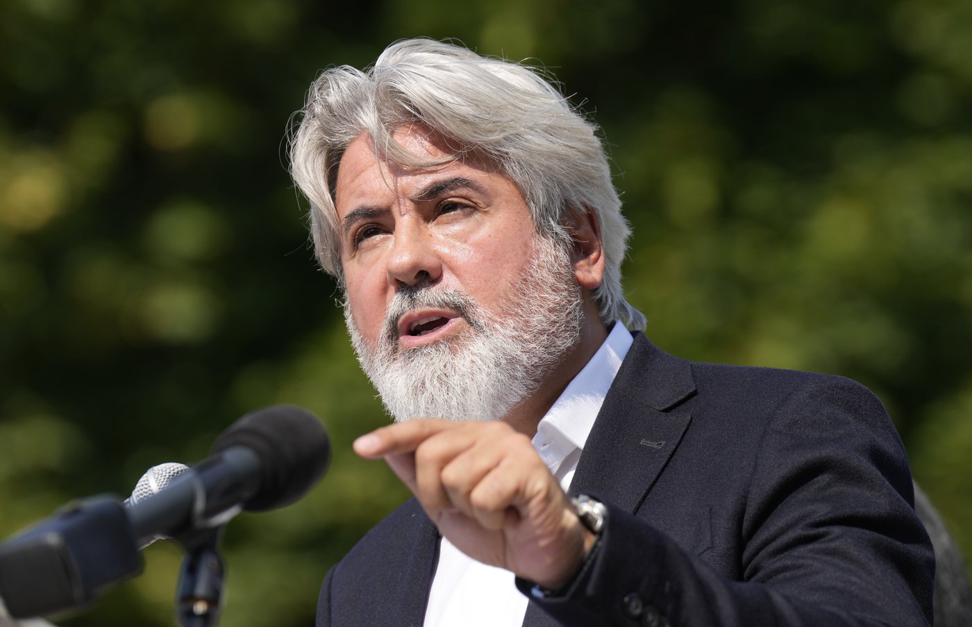 Quebec Liberals 'at a crossroads' as leadership race kicks off Monday | iNFOnews.ca