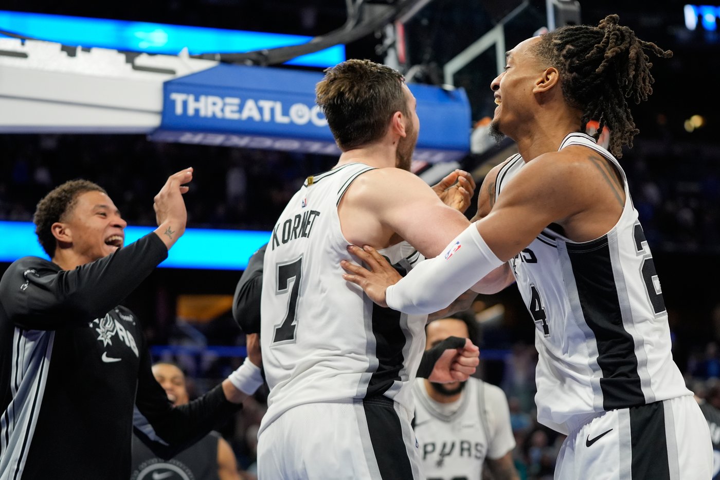 Kornet blocks Wagner's last-second layup as Spurs hold off Magic, 114-112 | iNFOnews.ca