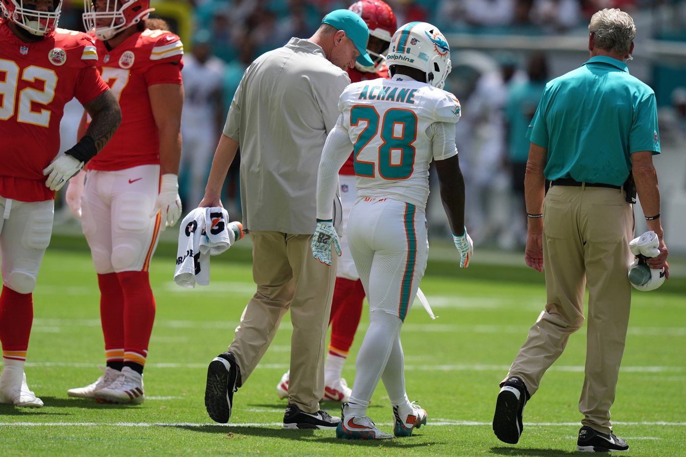 Dolphins lose De'Von Achane to a torn ACL, sidelining him for the season | iNFOnews.ca Dolphins lose De'Von Achane to a torn ACL, sidelining him for the season | iNFOnews.ca