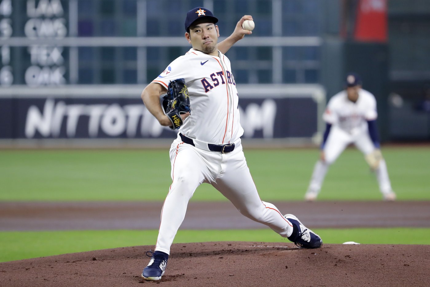 Mariners continue fight for AL wild card with 8-1 win over Astros | iNFOnews.ca