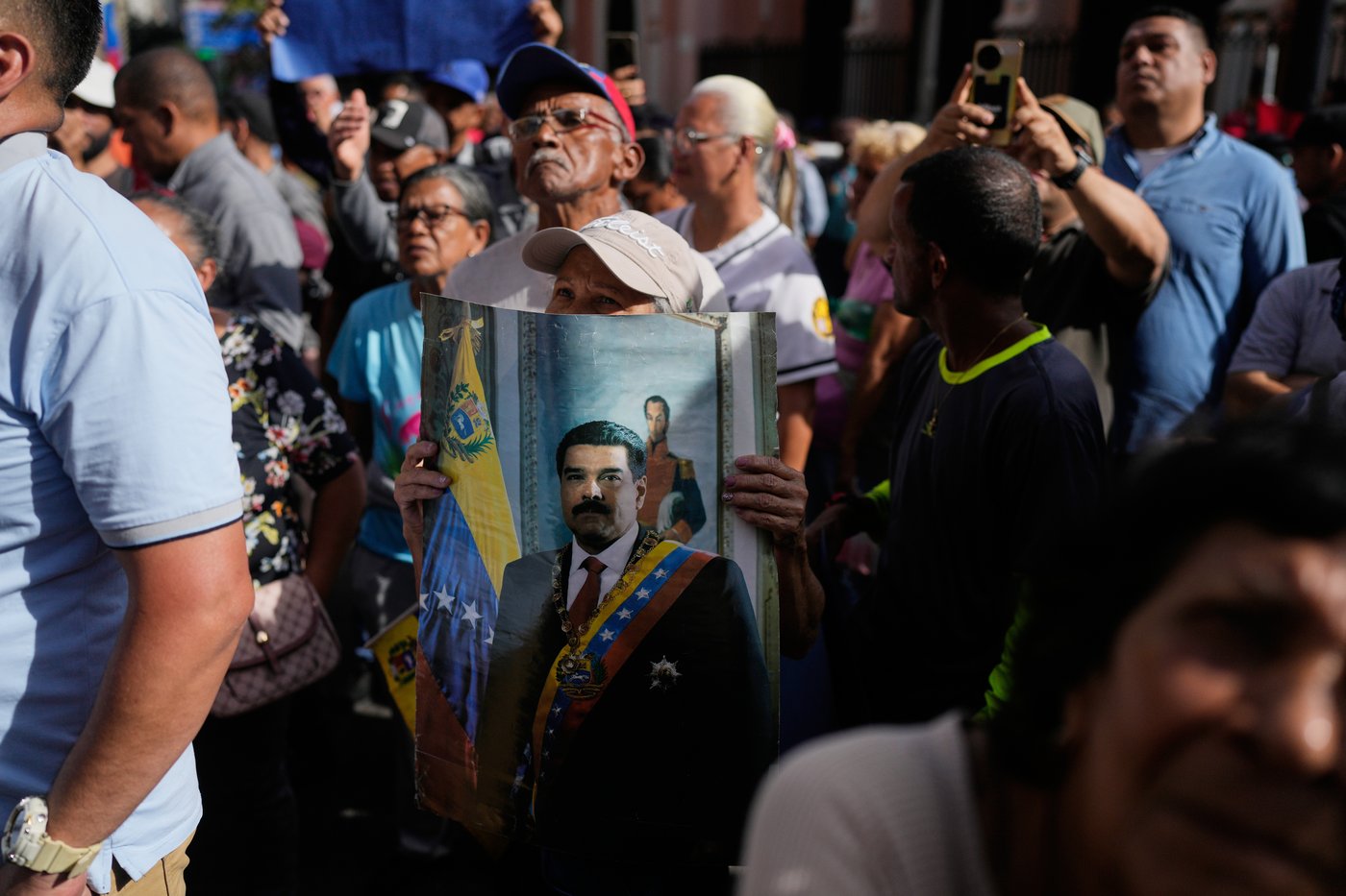 Venezuelans wonder who's in charge as Trump claims contact with Maduro's deputy | iNFOnews.ca