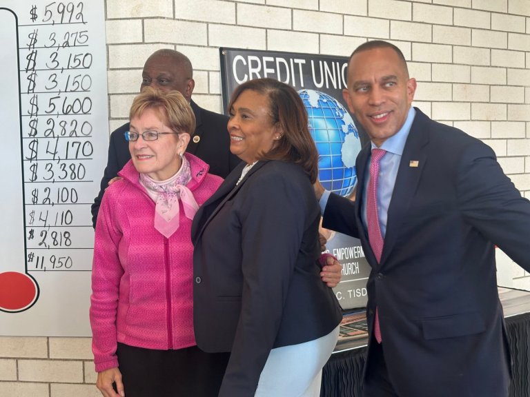 Jeffries says Democrats 'on the verge' of winning the House. It puts speaker's gavel in reach | iNFOnews.ca