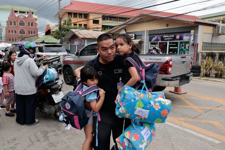 Police respond to a school shooting in Thailand, in photos | iNFOnews.ca