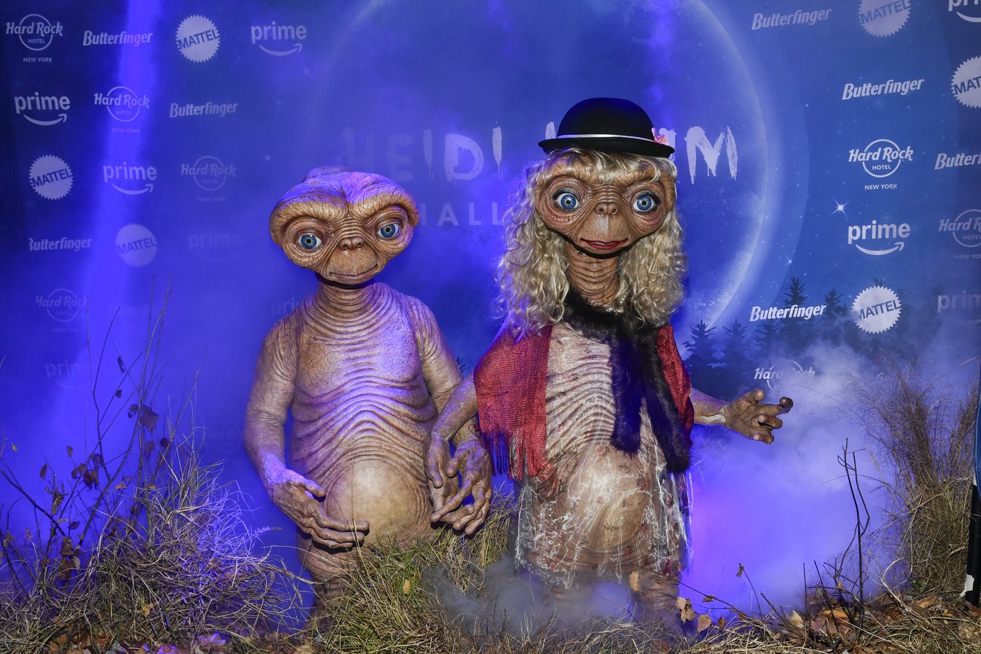 Heidi Klum and Janelle Monáe wear elaborate E.T. costumes for their Halloween parties | iNFOnews.ca