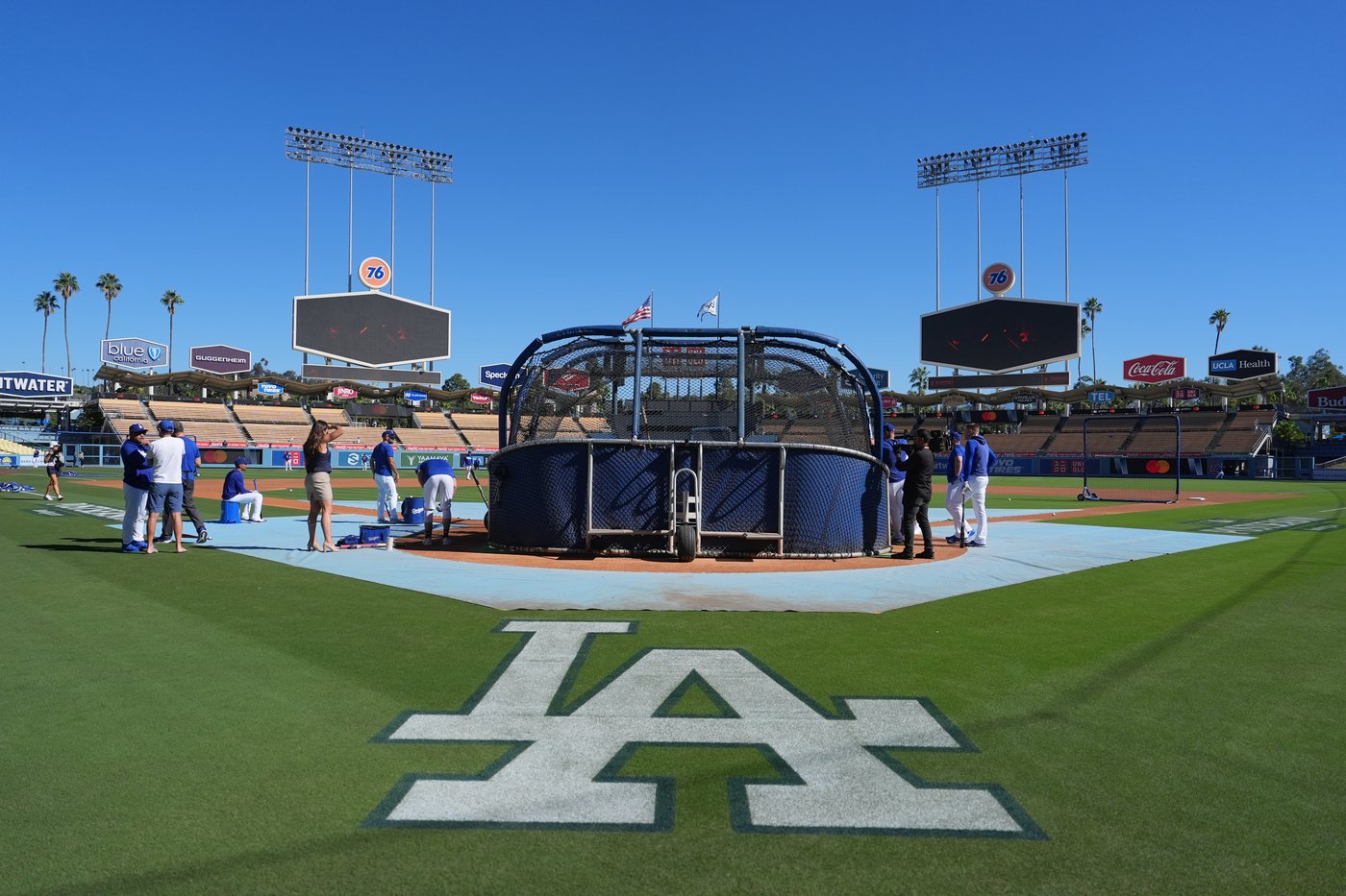 Blazing triple-digit heat bears down on Braves-Dodgers NLDS opener in Los Angeles | iNFOnews.ca